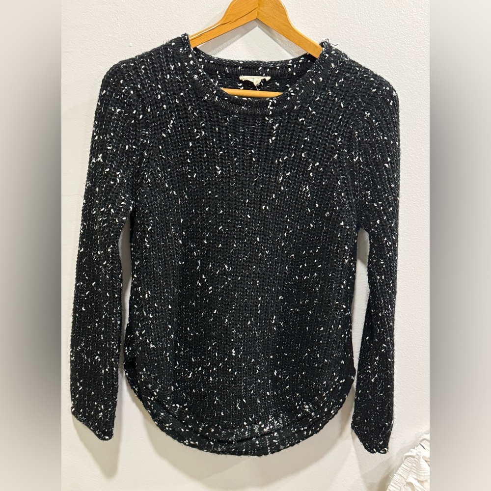 Hem & Thread women's Lg, sweater, black & white speckled, Warm & heavy. Like New